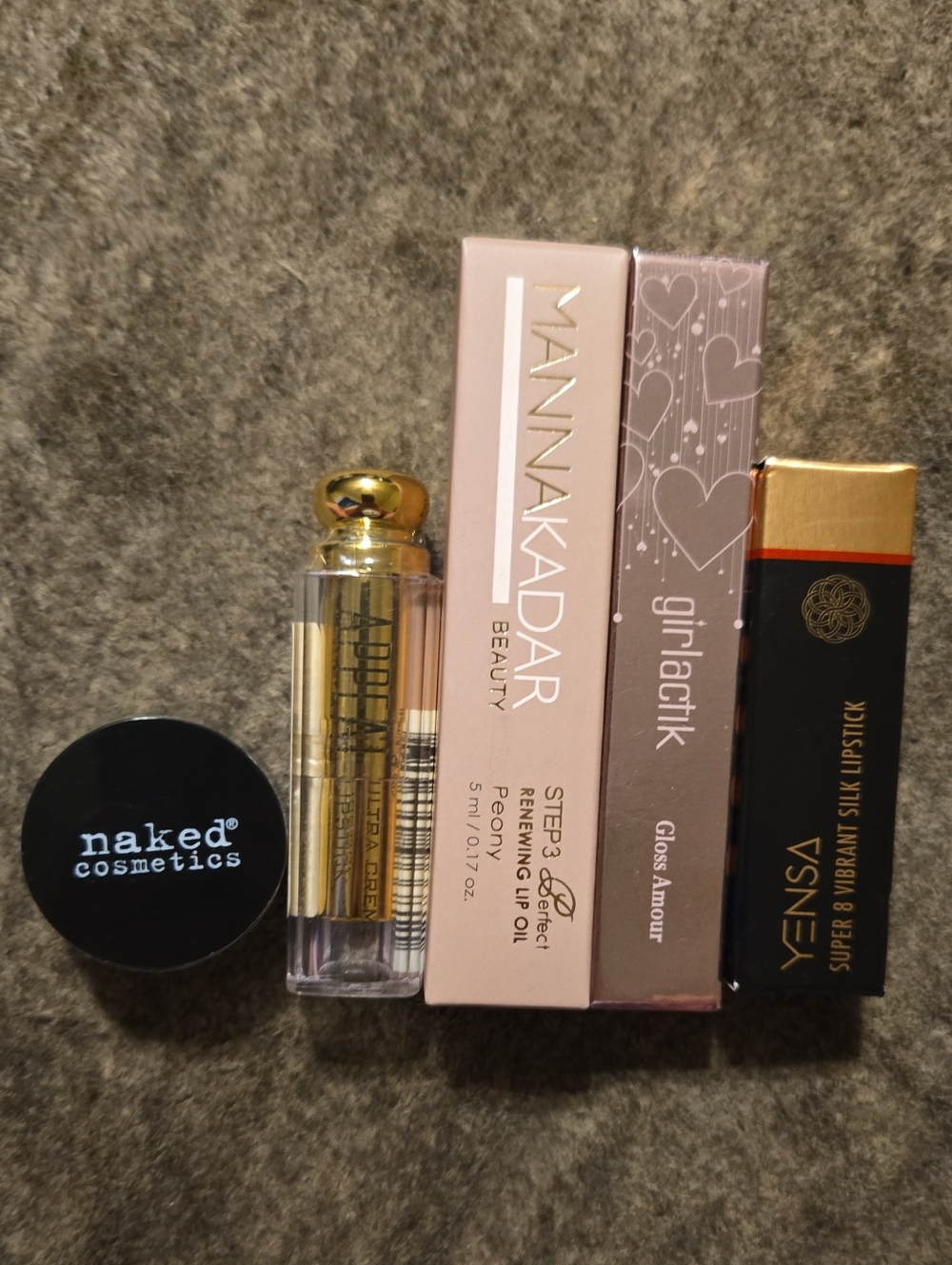 Collection Of 5 Different Lip Products, Lipsticks, Lipgloss And Lip Scrub
